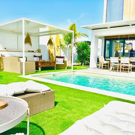 El Palmeral - Exlusive Villa With Private, Heated Pool In Corralejo-3